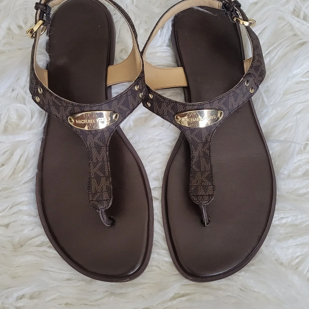 Michael Kors Mk Plate Thong Sandals - Picture 4 of 11